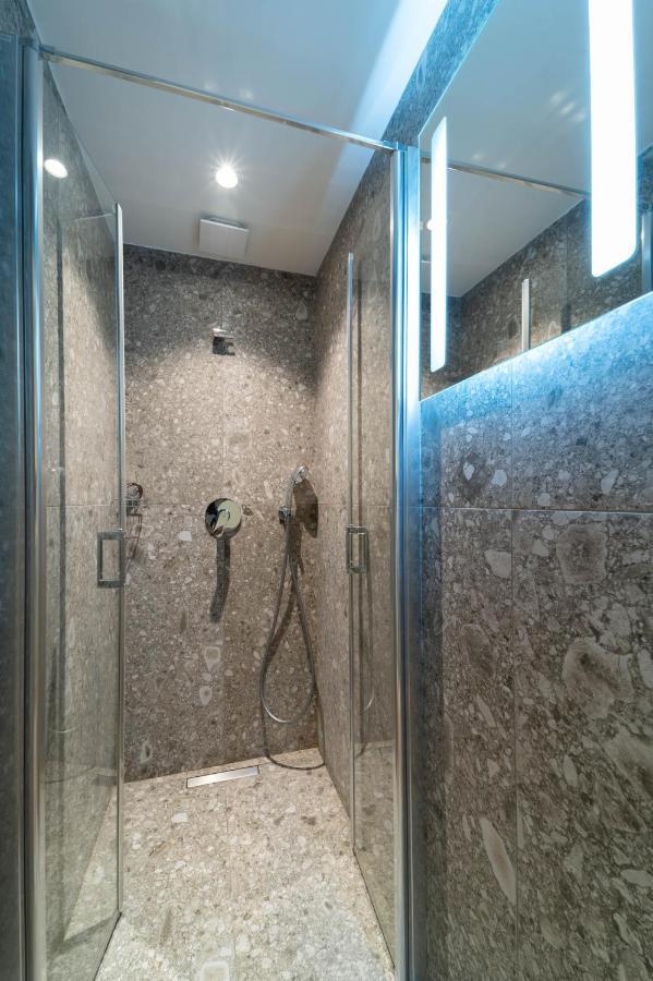 Litera en una habitación compartida para hombres (8 camas)